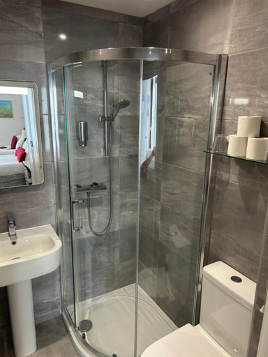 Bathroom 2, Bella Vista Hotel, North Somerset