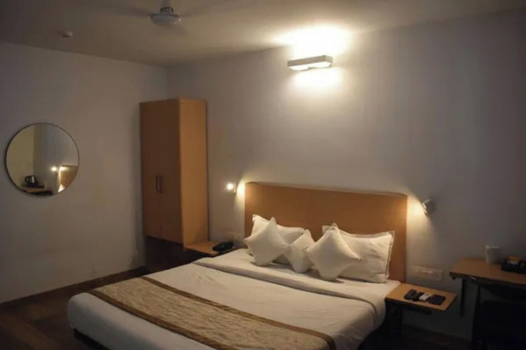 Room 4, FabHotel Prime Plaza Inn - 800M From Calangute Beach, North Goa