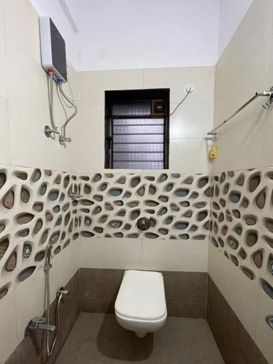 Bathroom 3, Scarlet Stays, Raigarh