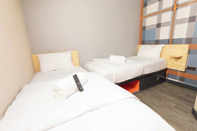 Bedroom 3, easyHotel Glasgow, Glasgow