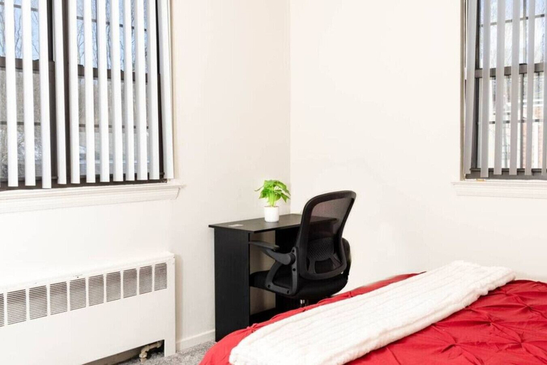 Interior 3, 610b Large One Bedroom Downtown!, Albany