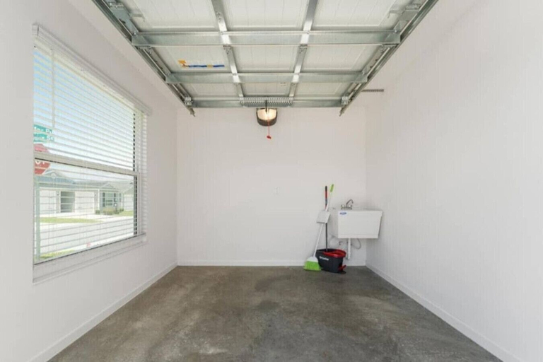 Interior 3, 561l Stunning Home, Pool Access, Garage Parking!, Lake
