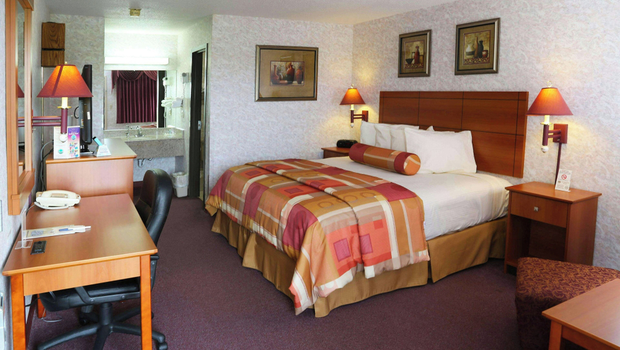 Bedroom 3, Magnuson Hotel Howell, Livingston