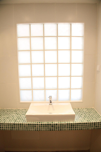 Bathroom 2, Casa de Borboletas, Olhão