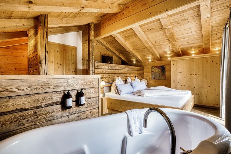 Bathroom, Puradies Hotel & Chalets , Zell am See