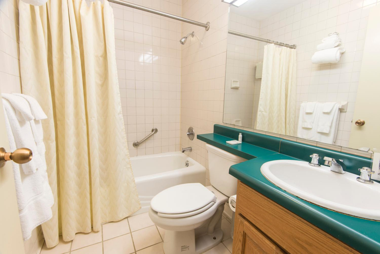 Bathroom 2, Rough River Dam State Resort Park, Grayson