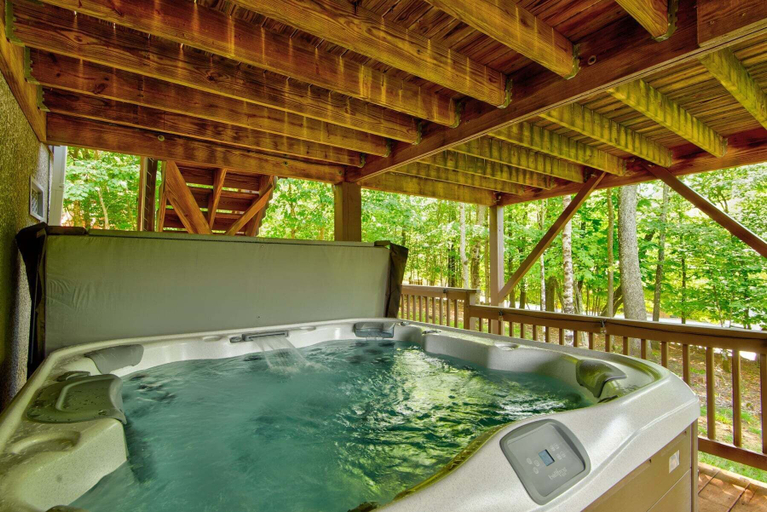 Interior 2, Dogwood Den, Watauga