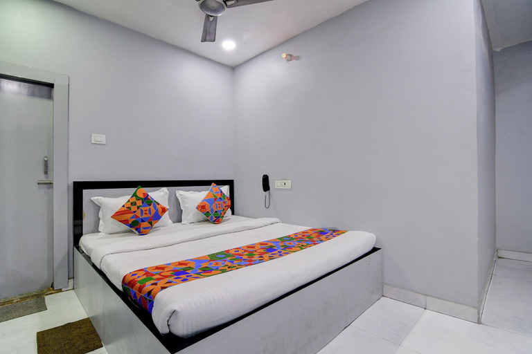 Room 5, FabHotel Airport View - Nr. Kolkata Airport, South 24 Parganas