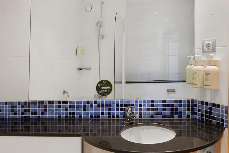 Bathroom 5, B&B Hotel Girona 3 (90679182), Girona