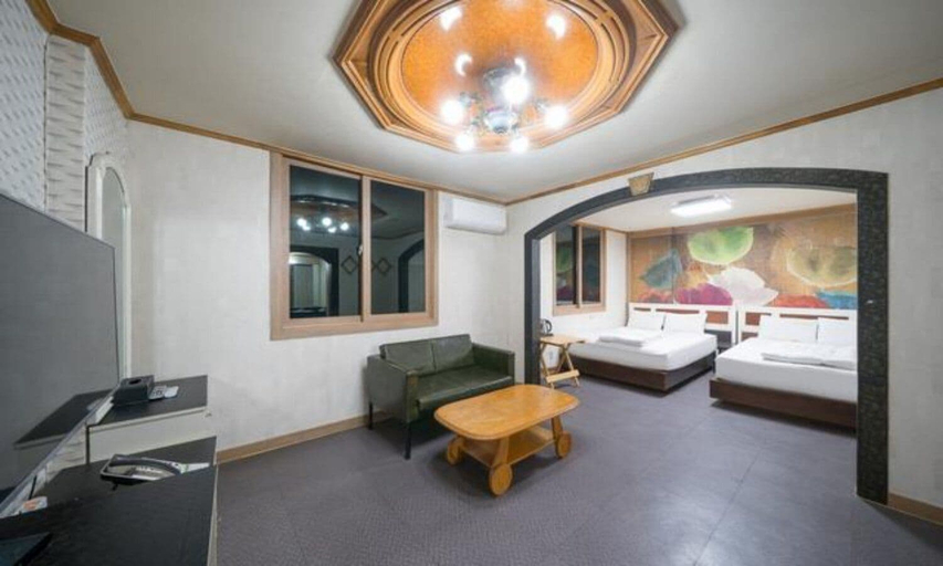 Room 5, Changnyeong Bugok Hansung Hotel, Changnyeong