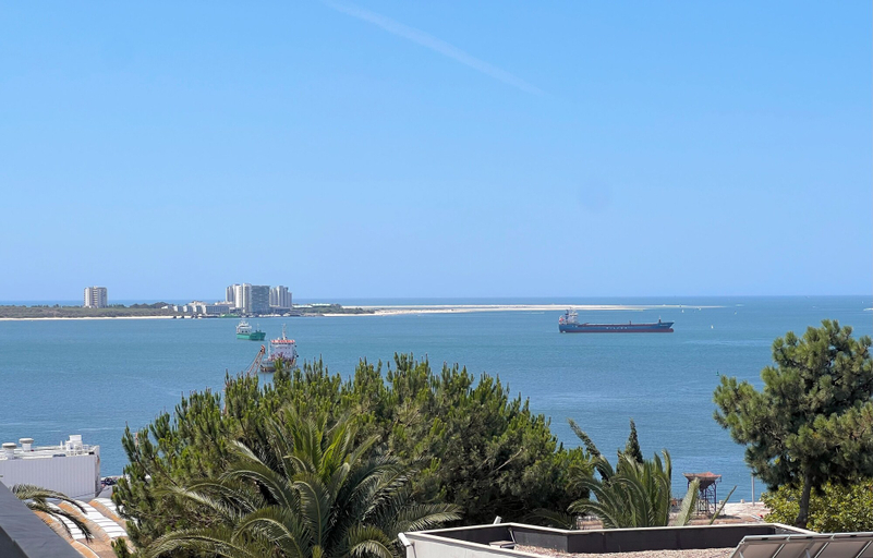 View from room 3, Sunset Bay View Renovated Apt, By Timecooler, Setúbal