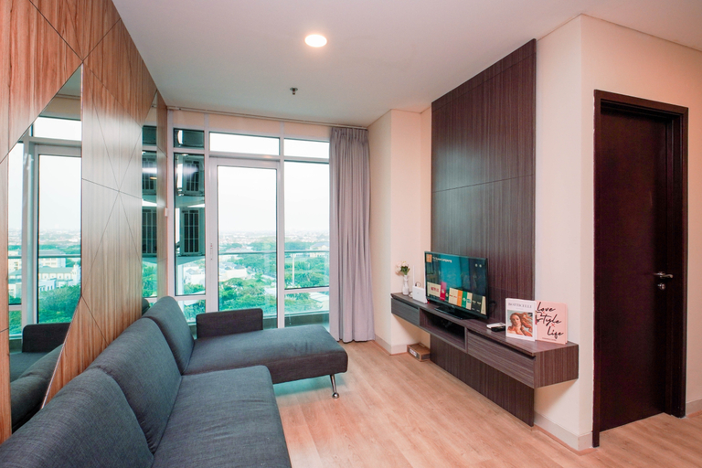 Living Room 2, Stunning and Serene 2BR Apartment Brooklyn Alam Sutera By Travelio, Tangerang
