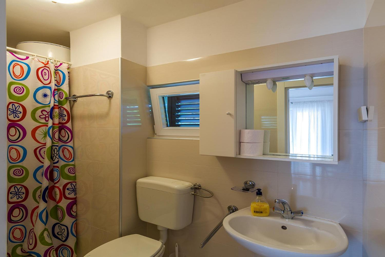 Bathroom 2, Sun Palace Residence, Premantura