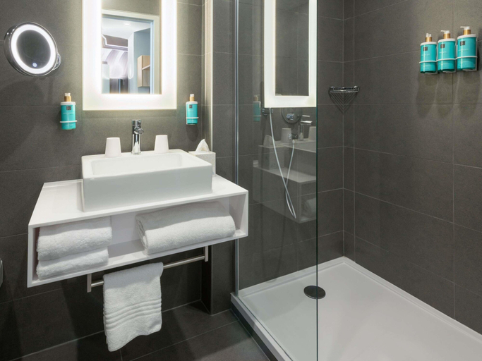Bathroom 5, Novotel Paris 20 Belleville, Paris