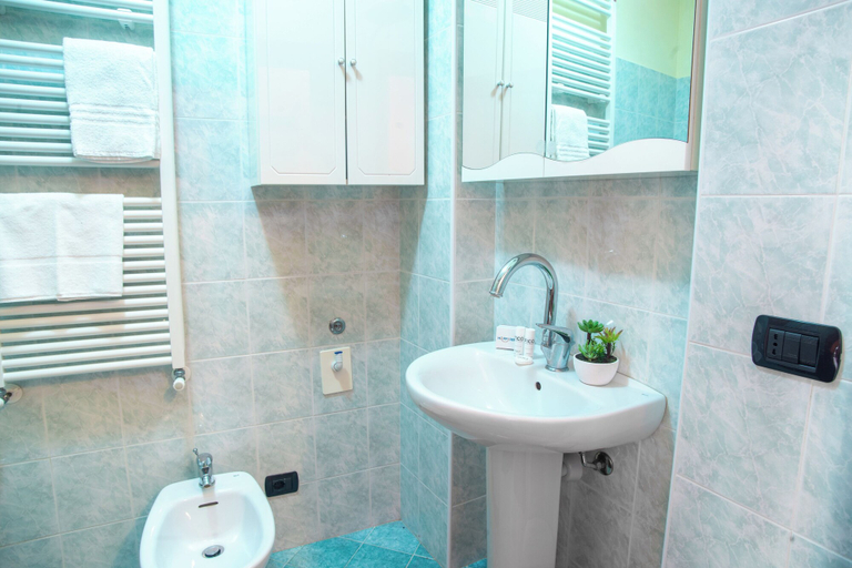 Bathroom 3, La Perla, Walk to Casino & Old Town, Imperia