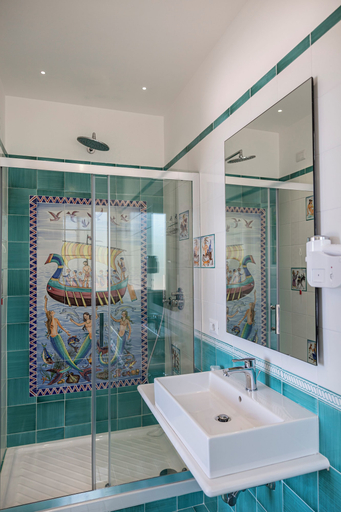 Bathroom 5, Hotel Bristol, Salerno