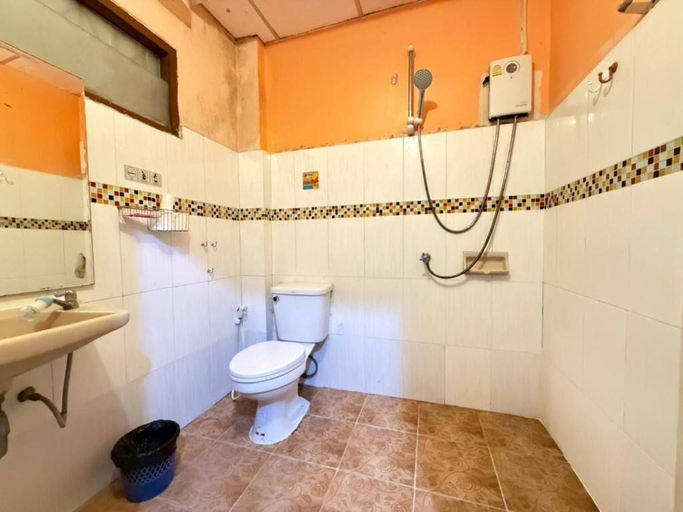 Bathroom 3, J Mansion, Mueang Krabi