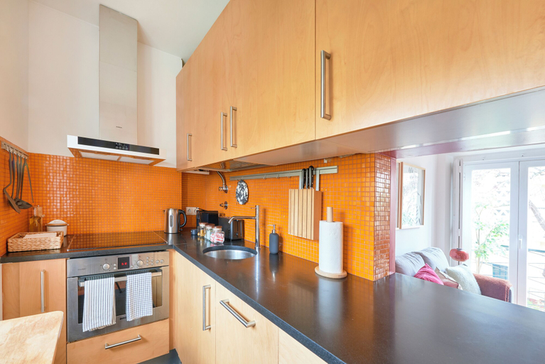 Private kitchen 4, Sunny Renovated Apt With Ac, By Timecooler, Lisbon