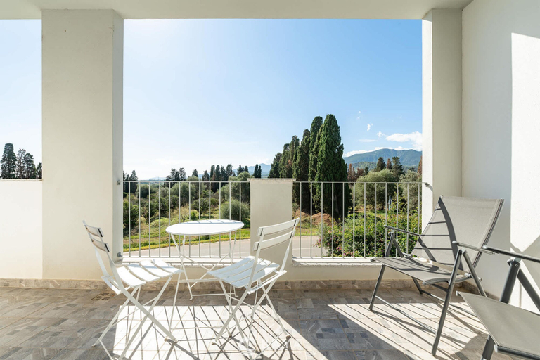 Room 5, Modern Bright 2BR Retreat With Balcony, Cagliari