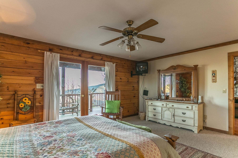 Interior 3, Meagan's Loft, Watauga