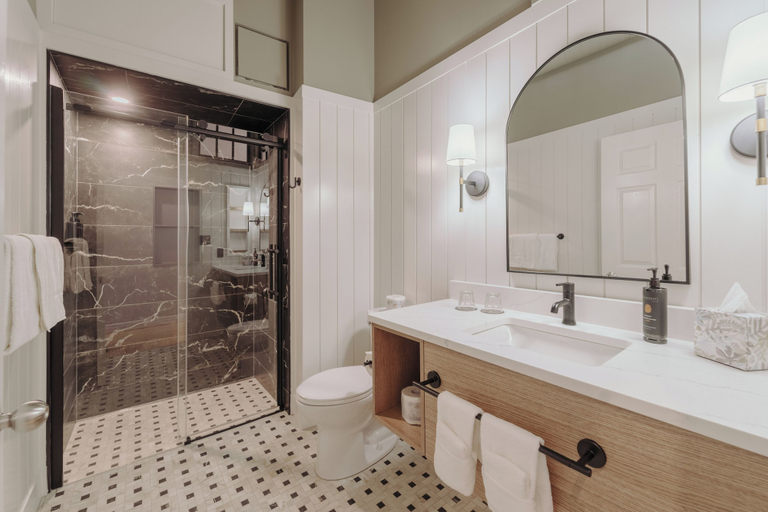 Bathroom 4, Foster's Inn, Perth
