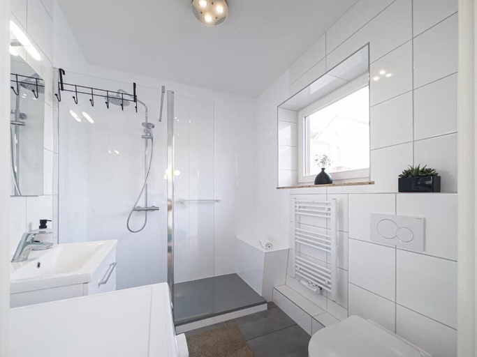 Bathroom 3, Grambker Heerstraße, Bremen