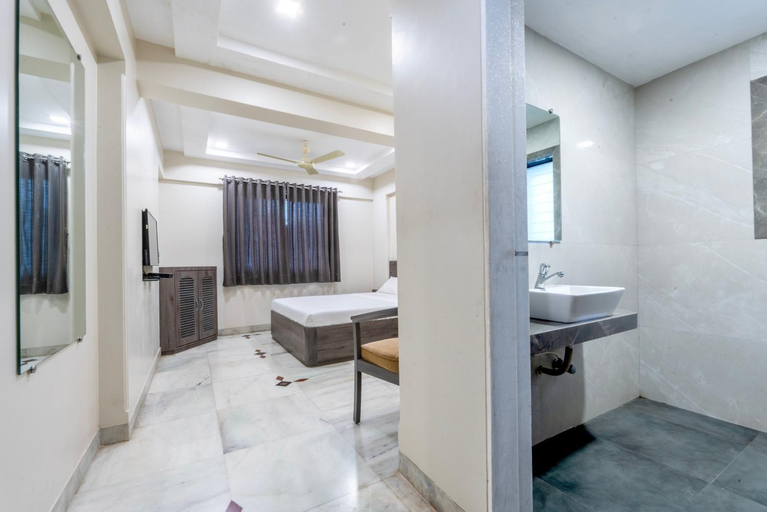 Bathroom 3, Hotel Pride, Mumbai Suburban