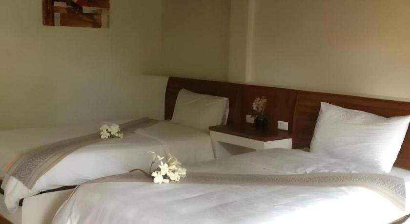 Bedroom, Phutawanchomdow, Tha Li