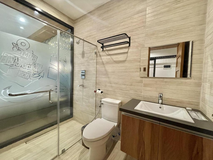 Bathroom 4, Lighthouse Point Hotel, Dumaguete City