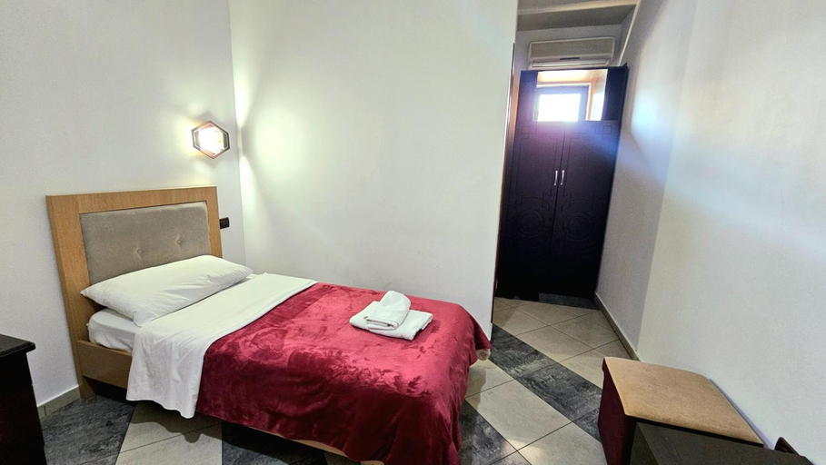 Others 4, Hotel W Bush Square, Krujës