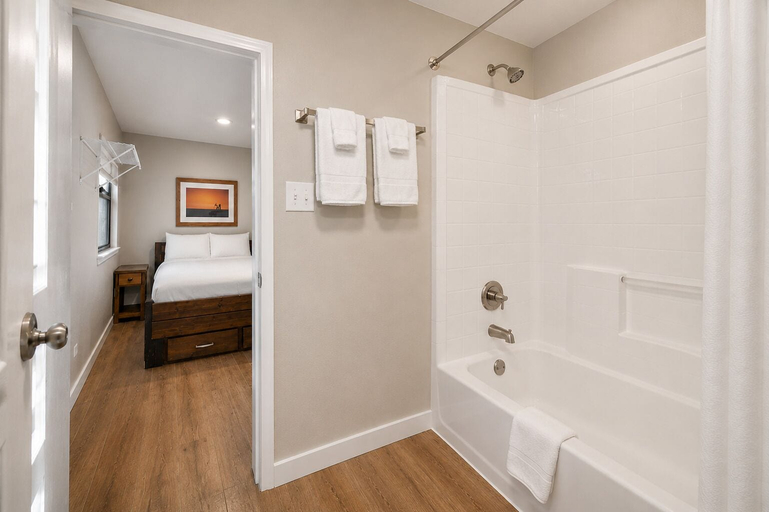 Bathroom 4, The Resource Inn Big Lake, Reagan