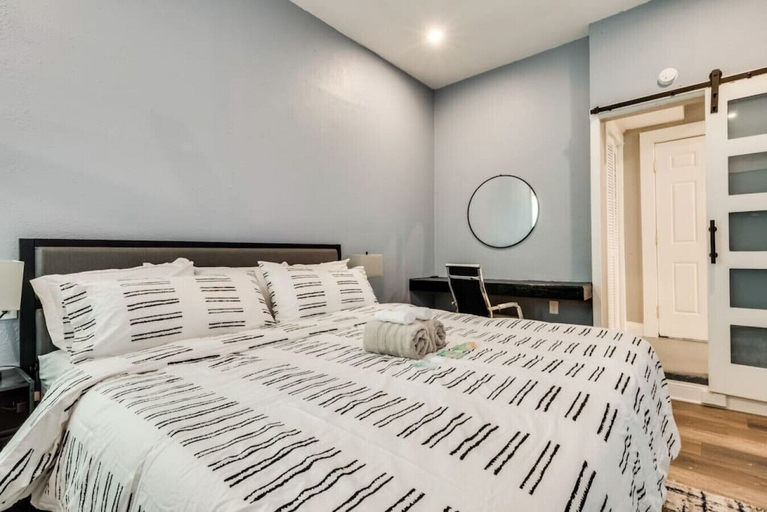 Bedroom 2, Rare Exclusive Retreat Private Hot Tub King Bed, Arlington
