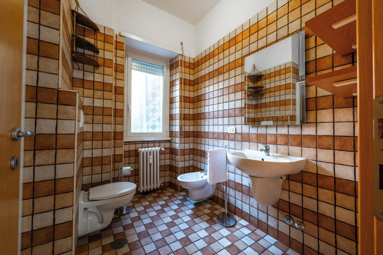 Bathroom 2, Leoncavallo Retreat, Rome