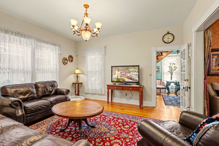 Living area 4, Savage Upon Siskiyou, Jackson