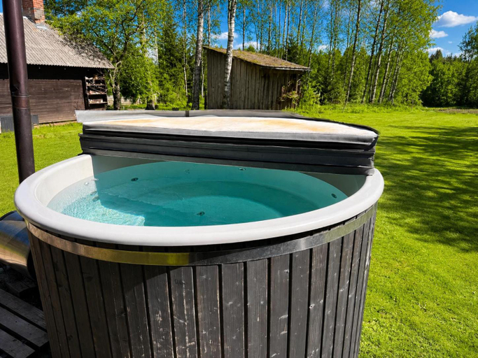Sport & Beauty, Lake Deer Park Retreat with Hot Tub & Sauna, Talsi