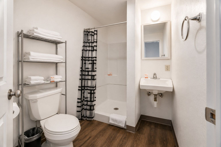 Bathroom 4, The Resource Inn Big Lake, Reagan