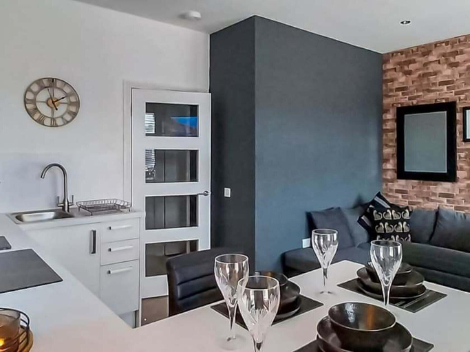 Dining 3, Modern Apartment - Sleeps 4 - Centrally Located, South Lanarkshire