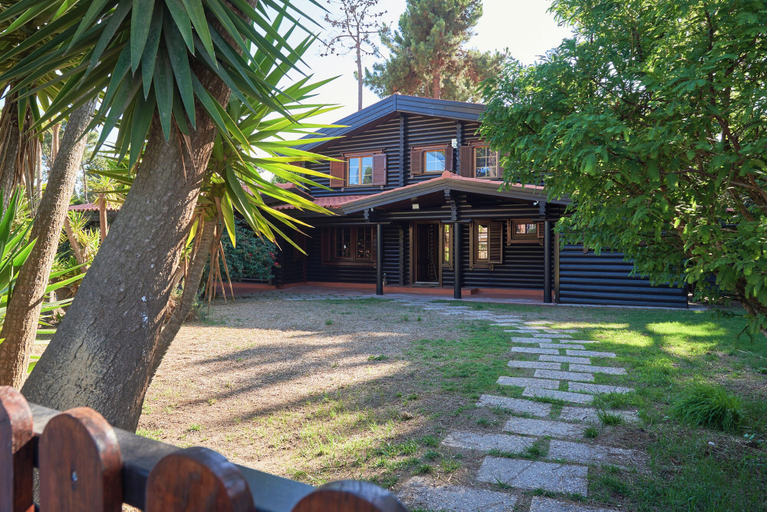 Exterior 4, Beach & Golf Retreat W Amazing Pool, By Timecooler, Almada