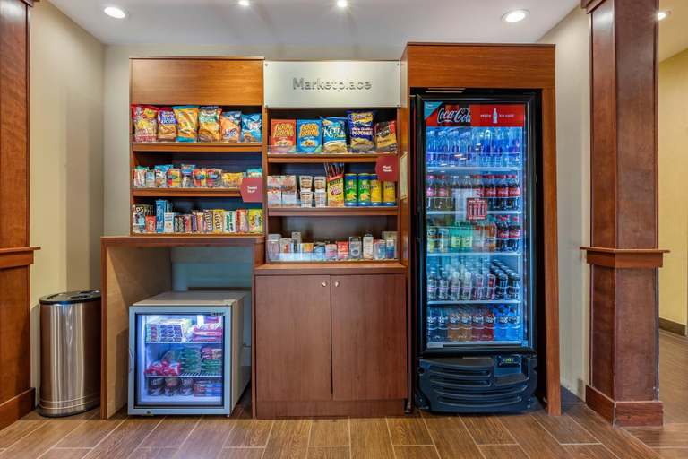 Food & Drinks 5, Comfort Suites Grand Rapids North, Kent