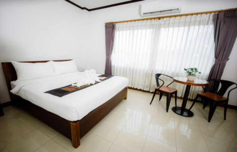 Others 3, Sisombat Plaza Hotel, Vangvieng