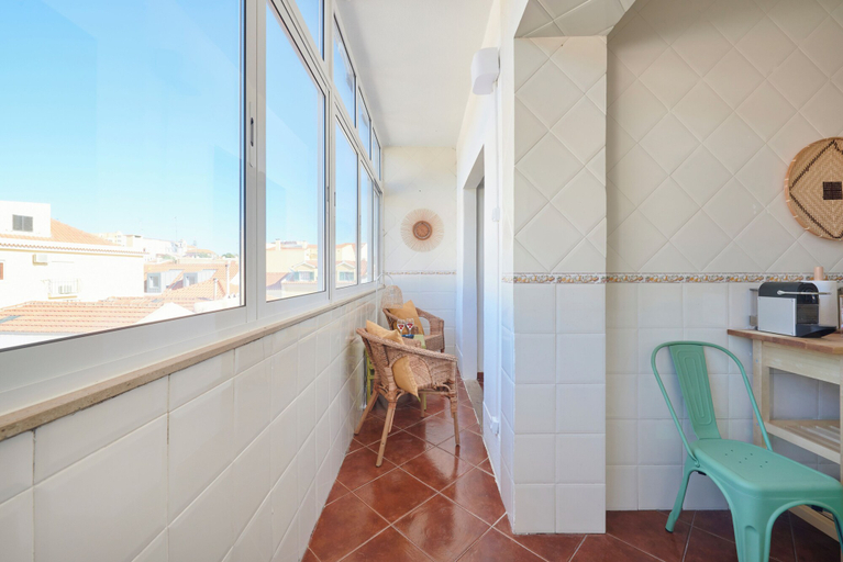 Private kitchen 5, Central & Sunny 2Br Apt Near Beach, By Timecooler, Setúbal