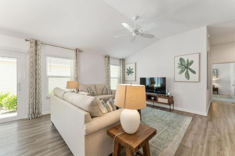 Interior 5, 561l Stunning Home, Pool Access, Garage Parking!, Lake