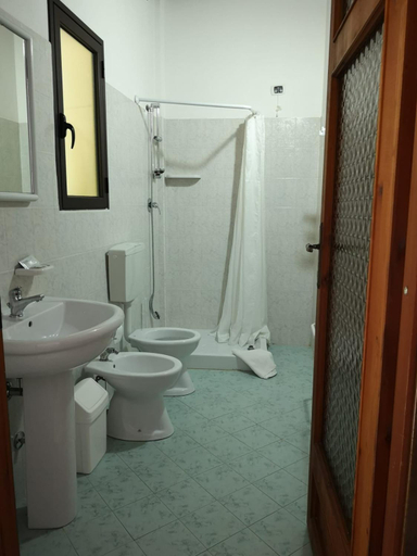 Bathroom 4, Azienda Agrituristica La Fonte, Cosenza