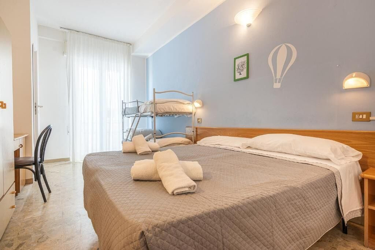 Bedroom 3, Hotel Santiago, Rimini