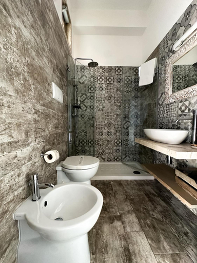 Bathroom 3, B&B Le Radici del Salento Luxury Rooms, Brindisi