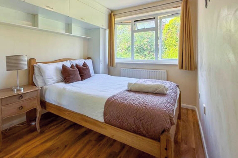 Room 5, House Sleeps 5 - WiFi & Tv, Luton