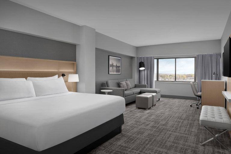 Bedroom 3, Radisson Hotel Cedar Rapids, Linn