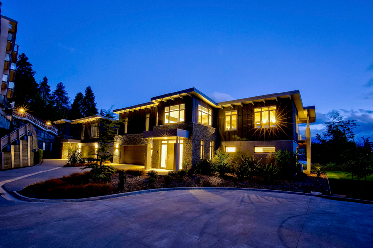 Exterior & Views