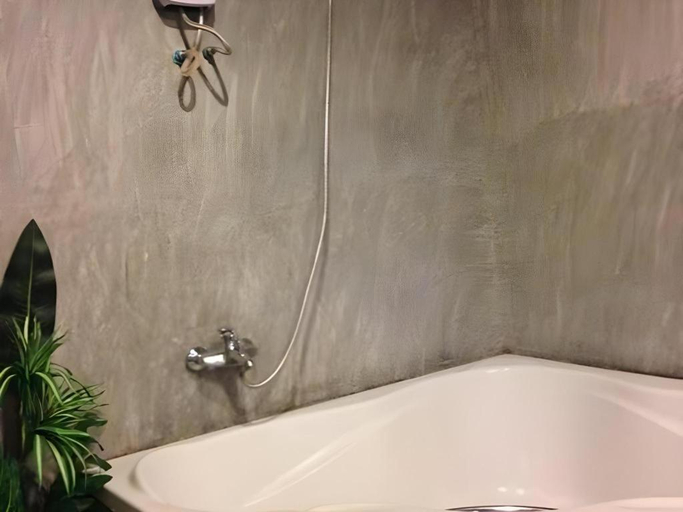 Bathroom 3, Phutawanchomdow, Tha Li