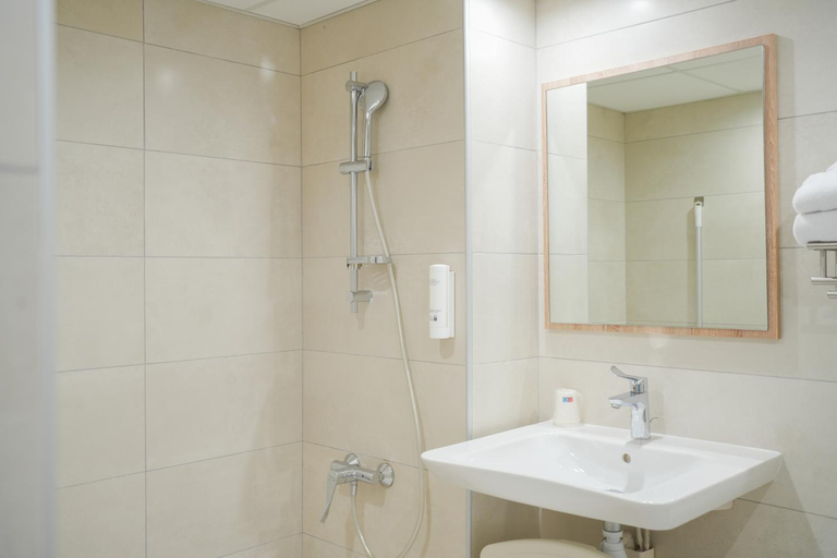 Bathroom 3, Hotel Les Rives Bleues, Hérault